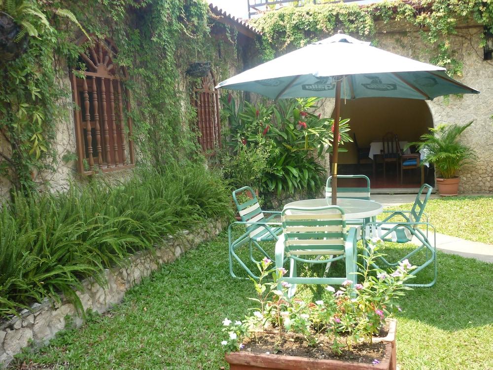 Hotel Del Patio Флорес Екстериор снимка