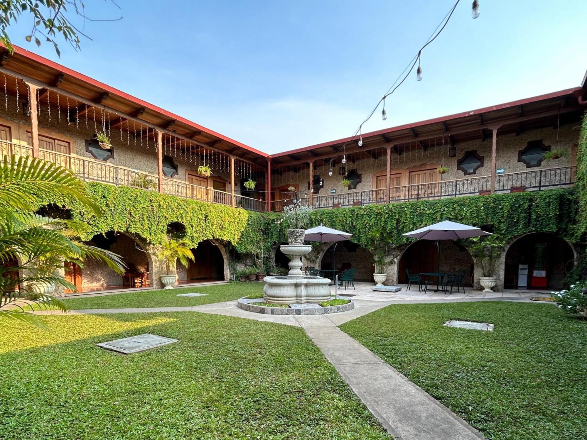 Hotel Del Patio Флорес Екстериор снимка