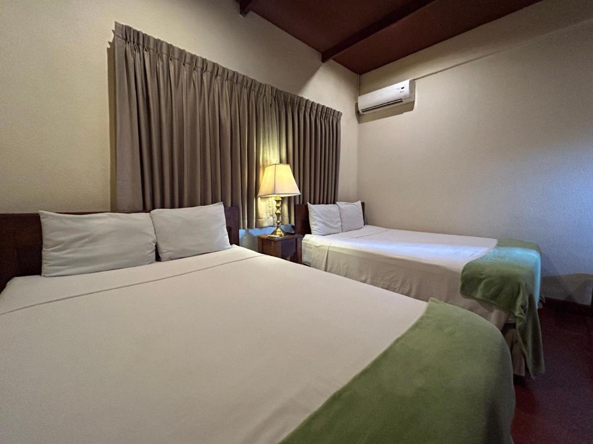Hotel Del Patio Флорес Екстериор снимка