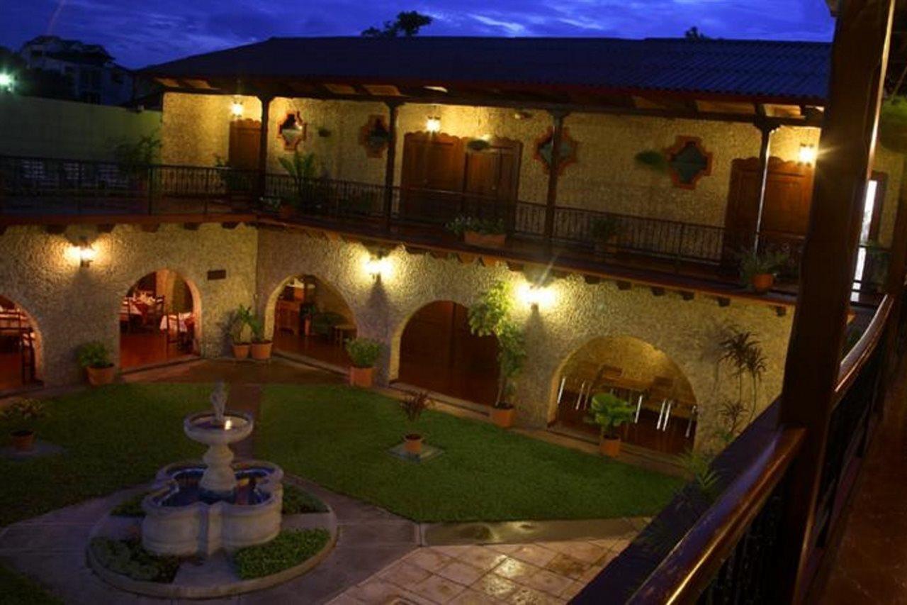 Hotel Del Patio Флорес Екстериор снимка