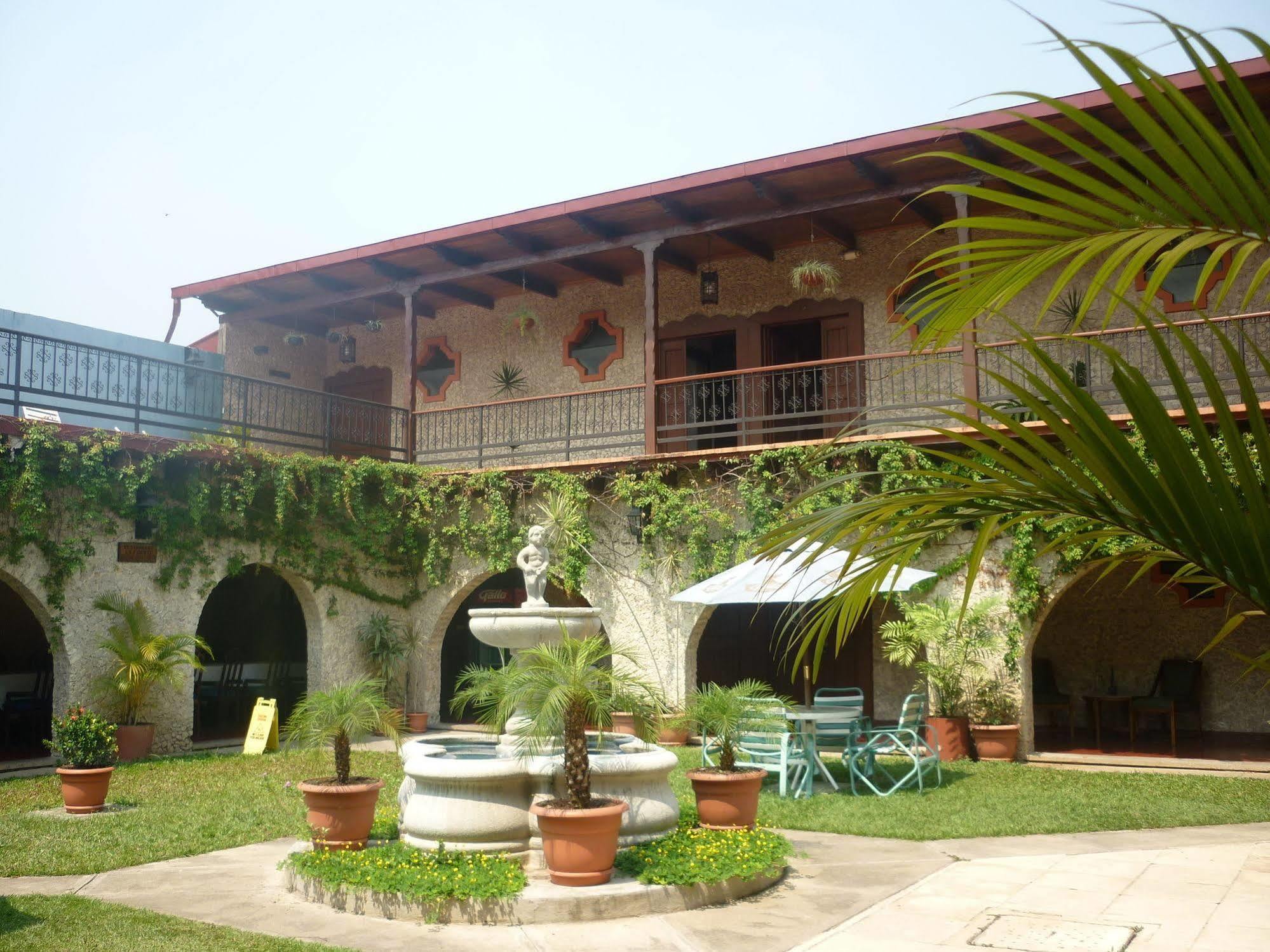 Hotel Del Patio Флорес Екстериор снимка