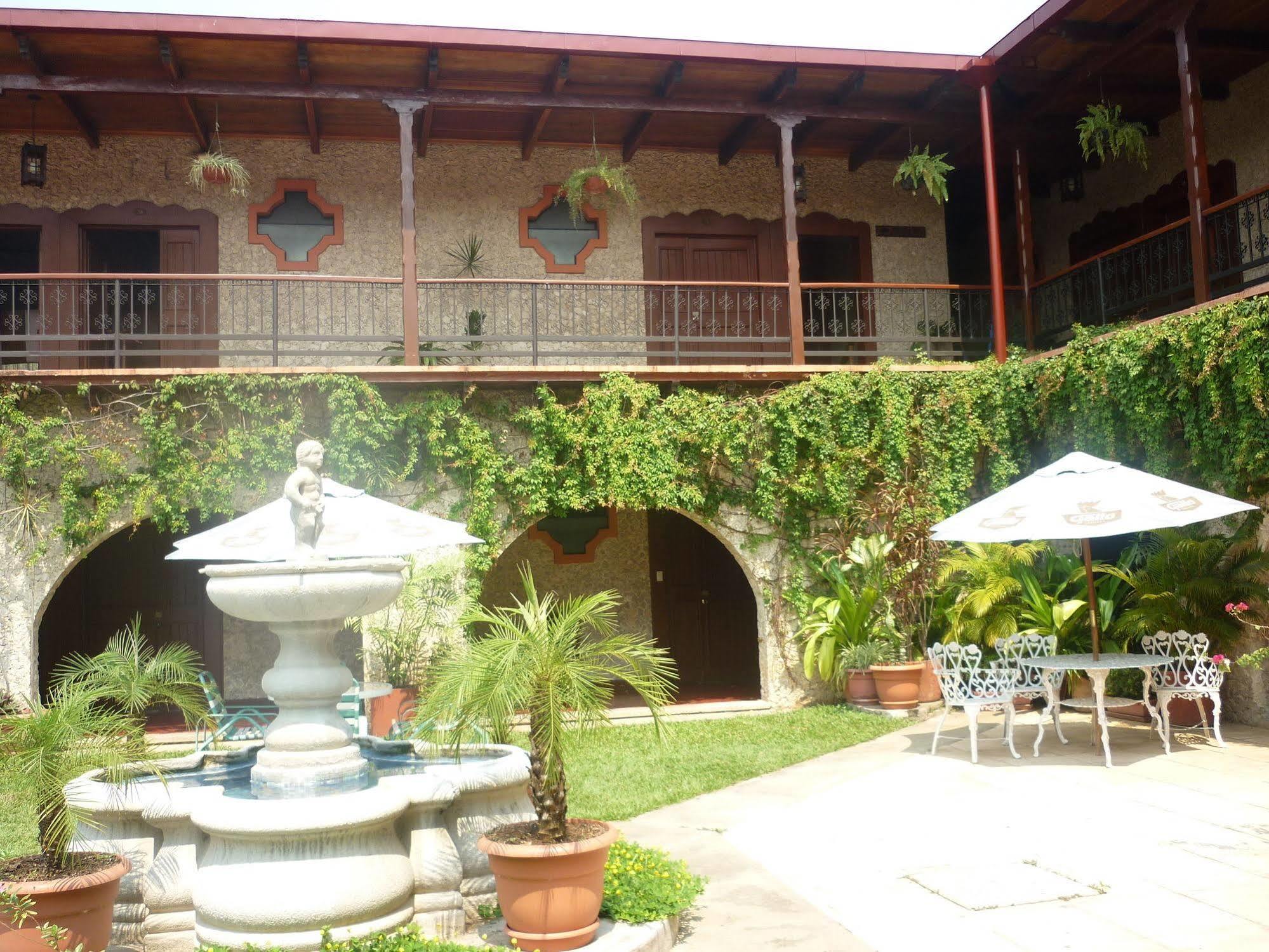 Hotel Del Patio Флорес Екстериор снимка
